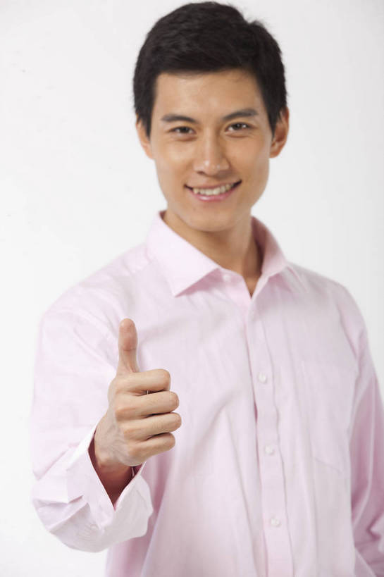 东方人,一个人,商务人士,商务男性,微笑,竖图,彩色,室内,白天,衬衫,商务,成功,信心,职员,中国,亚洲,套装,正装,图片,站着,摄影,赞扬,商务装,工薪阶层,东亚,男人,男性,亚洲人,中国人,年轻人,白领,上班族,半身,影棚拍摄,衬衣,高兴,办公,bj174