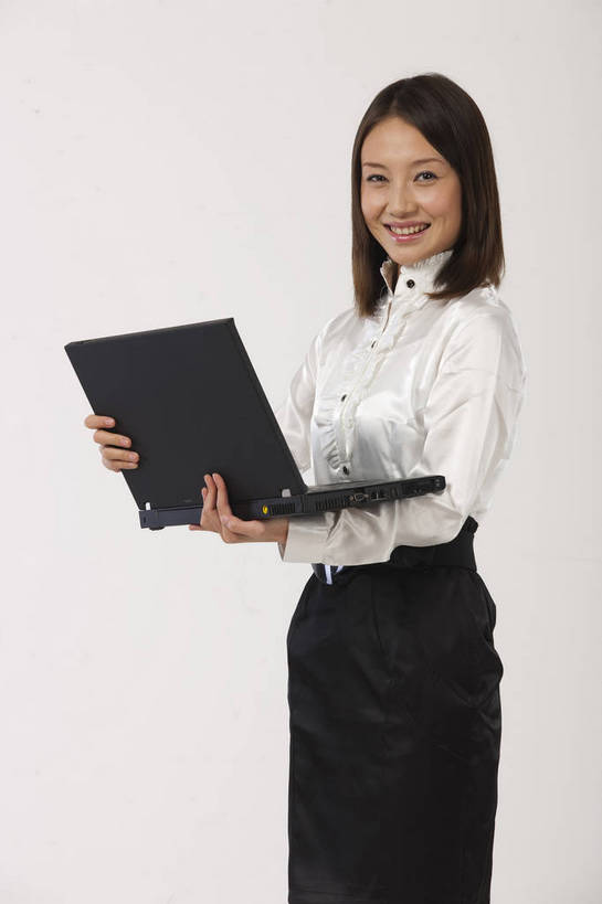 东方人,一个人,商务人士,商务女性,微笑,竖图,彩色,室内,白天,衬衫,裙子,商务,成功,信心,职员,电脑,中国,亚洲,套装,正装,图片,笔记本,站着,美女,短裙,摄影,半身裙,商务装,工薪阶层,东亚,女孩,女人,女性,亚洲人,中国人,年轻人,白领,上班族,半身,影棚拍摄,高兴,办公,bj174