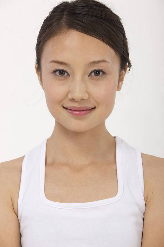 东方人,一个人,微笑,竖图,彩色,室内,白天,中国,亚洲,图片,休闲装,享受,休闲,放松,美女,摄影,生活方式,轻松,东亚,女孩,女人,女性,亚洲人,中国人,年轻人,坐着,半身,影棚拍摄,高兴,愉快,bj174