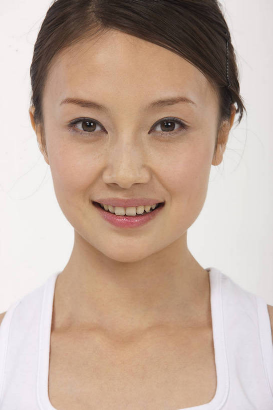 东方人,一个人,微笑,竖图,彩色,室内,白天,中国,亚洲,图片,休闲装,享受,休闲,放松,美女,摄影,生活方式,轻松,东亚,女孩,女人,女性,亚洲人,中国人,年轻人,坐着,半身,影棚拍摄,高兴,愉快,bj174