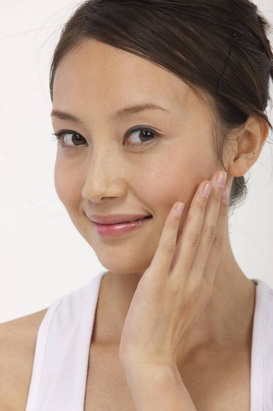 东方人,一个人,微笑,竖图,彩色,室内,白天,中国,亚洲,图片,休闲装,享受,休闲,放松,美女,摄影,生活方式,轻松,东亚,女孩,女人,女性,亚洲人,中国人,年轻人,坐着,半身,影棚拍摄,高兴,愉快,bj174