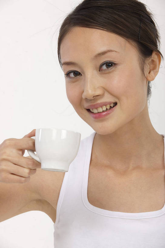 东方人,一个人,微笑,竖图,彩色,室内,白天,中国,亚洲,喝,图片,喝咖啡,休闲装,享受,休闲,放松,美女,摄影,生活方式,轻松,东亚,女孩,女人,女性,亚洲人,中国人,年轻人,坐着,半身,影棚拍摄,高兴,愉快,bj174