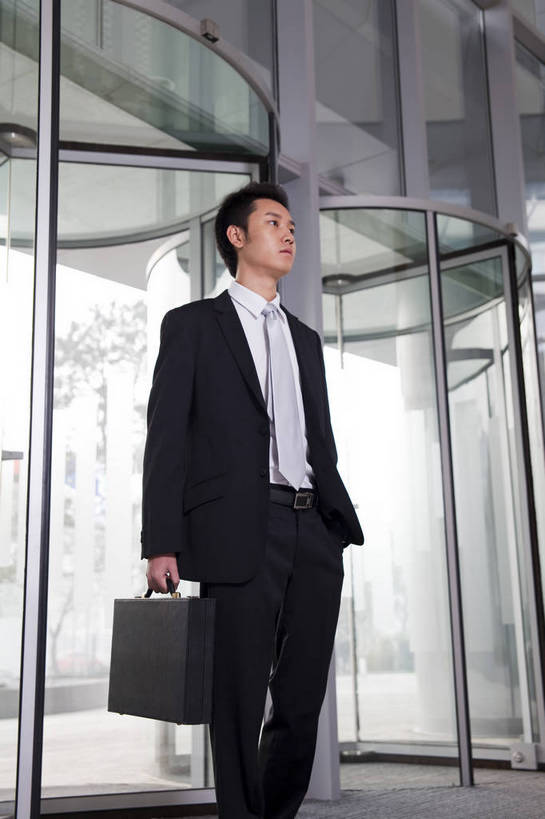 东方人,一个人,商务人士,商务男性,走,竖图,彩色,室内,白天,衬衫,西装,商务,成功,办公楼,信心,职员,中国,亚洲,入口,转门,套装,正装,公文包,图片,大门,玻璃门,金融,摄影,经济,商务装,文件箱,贸易,工薪阶层,东亚,男人,男性,亚洲人,中国人,年轻人,白领,上班族,全身,衬衣,高兴,办公,商业,bj174