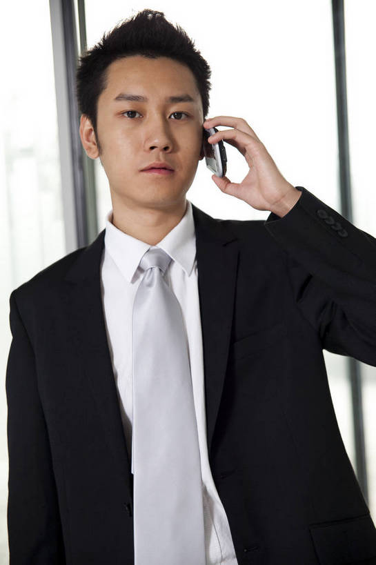 东方人,一个人,商务人士,商务男性,打电话,竖图,彩色,室内,白天,衬衫,西装,商务,成功,办公楼,信心,职员,手机,中国,亚洲,入口,转门,套装,正装,图片,大门,玻璃门,站着,金融,摄影,头像,经济,商务装,贸易,工薪阶层,东亚,男人,男性,亚洲人,中国人,年轻人,白领,上班族,全身,衬衣,高兴,办公,商业,bj174