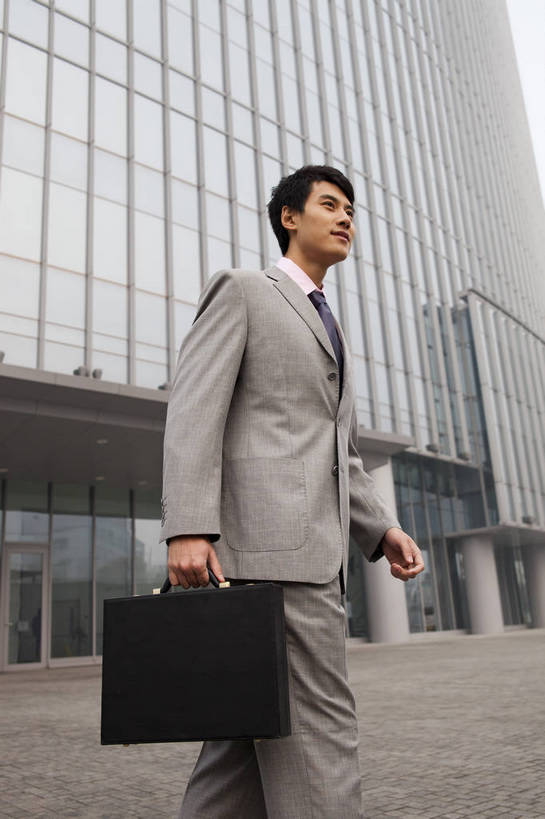 东方人,一个人,商务人士,商务男性,走,微笑,竖图,彩色,室外,白天,衬衫,西装,商务,成功,办公楼,信心,职员,建筑,中国,亚洲,套装,正装,公文包,图片,现代建筑,摩天大厦,商务楼,金融,摄影,经济,商务装,文件箱,贸易,工薪阶层,东亚,男人,男性,亚洲人,中国人,年轻人,白领,上班族,全身,衬衣,高兴,办公,商业,大楼,bj174
