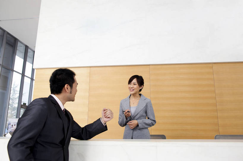 东方人,两个人,商务人士,前台,商务男性,商务女性,办公室,微笑,横图,彩色,室内,白天,衬衫,西装,商务,成功,合作,信心,职员,中国,亚洲,套装,正装,图片,现代建筑,站着,美女,金融,摄影,经济,商务装,咨询,贸易,工薪阶层,东亚,友情,男人,男性,女人,女性,亚洲人,中国人,年轻人,白领,上班族,半身,衬衣,高兴,办公,商业,bj174