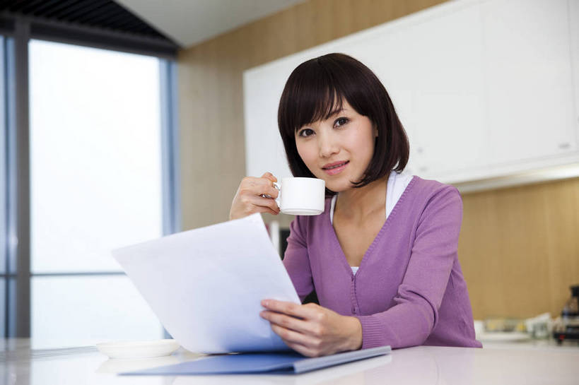 东方人,一个人,商务人士,商务女性,办公室,横图,彩色,室内,白天,西装,商务,成功,信心,职员,中国,亚洲,套装,正装,工作,图片,文件,文件夹,喝茶,现代建筑,美女,金融,摄影,休息室,经济,商务装,贸易,工薪阶层,东亚,茶水间,女人,女性,亚洲人,中国人,年轻人,白领,上班族,坐着,半身,高兴,办公,商业,bj174