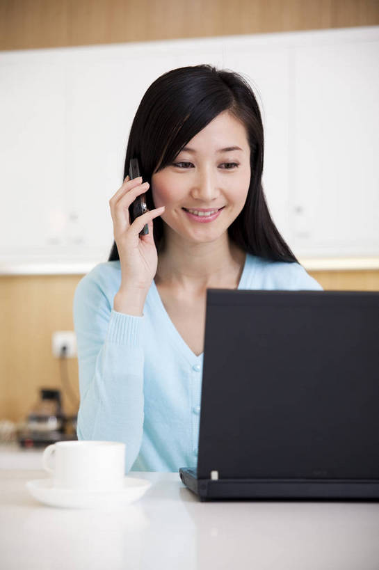 东方人,一个人,商务人士,商务女性,办公室,打电话,竖图,彩色,室内,白天,西装,商务,成功,信心,职员,手机,中国,亚洲,套装,正装,工作,图片,现代建筑,笔记本,美女,金融,摄影,休息室,经济,商务装,贸易,工薪阶层,东亚,茶水间,手提电脑,女人,女性,亚洲人,中国人,年轻人,白领,上班族,坐着,半身,高兴,办公,商业,bj174