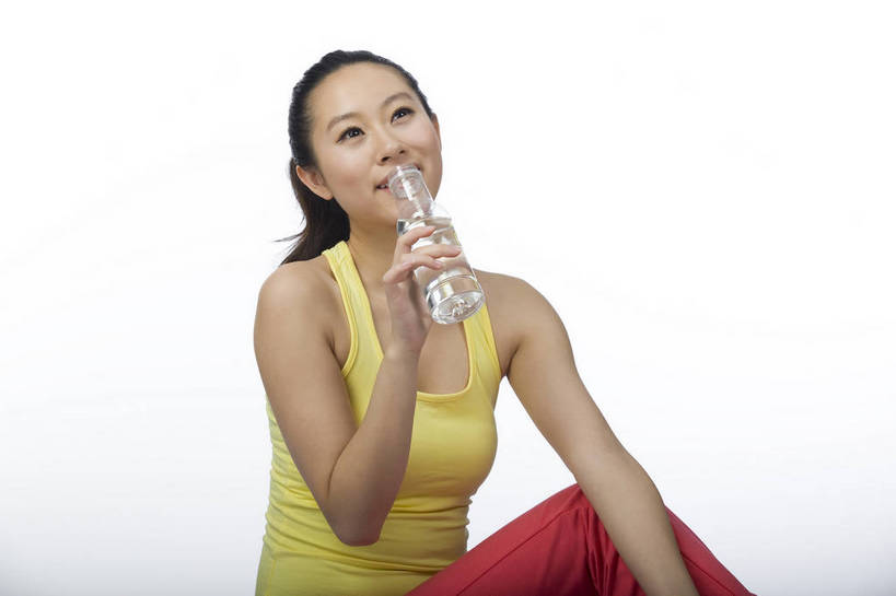 东方人,五官,眼睛,嘴,脸颊,手,头发,一个人,横图,时尚,水,北京,中国,仅一个年轻女性,仅一个女性,仅一个人,喝,生活,食物,黑色,休闲,健康,舒服,美女,姿势,生活方式,皮肤,动作,毛发,饮水,年轻女性,女人,女性,中国人,年轻人,坐着,半身,愉快,bj174