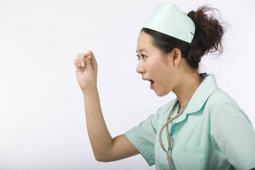 东方人,头发,一个人,护士,横图,职员,北京,中国,仅一个年轻女性,仅一个女性,仅一个人,检查,工作,测量,职业装,黑色,体温计,听诊器,站着,职业,健康,舒服,夸张,美女,治疗,服务,生活方式,吃惊,温度,医疗,毛发,护士帽,体温,年轻女性,女人,女性,中国人,年轻人,白领,商人,上班族,半身,愉快,白领阶层,办公室职员,bj174