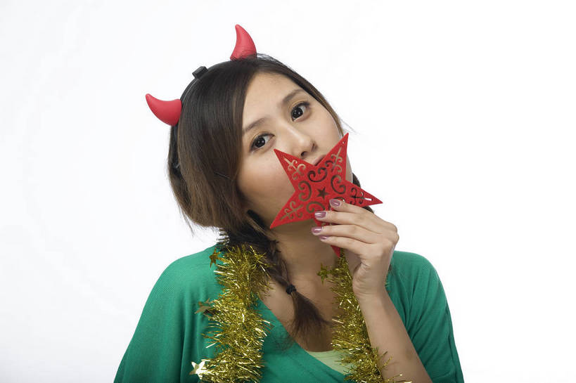 东方人,头发,一个人,微笑,横图,时尚,礼物,北京,中国,新年,仅一个年轻女性,仅一个女性,仅一个人,节日,造型,头饰,生活,休闲装,红色,黑色,装饰物,休闲,健康,舒服,喜庆,美女,姿势,生活方式,毛发,五星,年轻女性,女人,女性,中国人,年轻人,坐着,半身,愉快,bj174