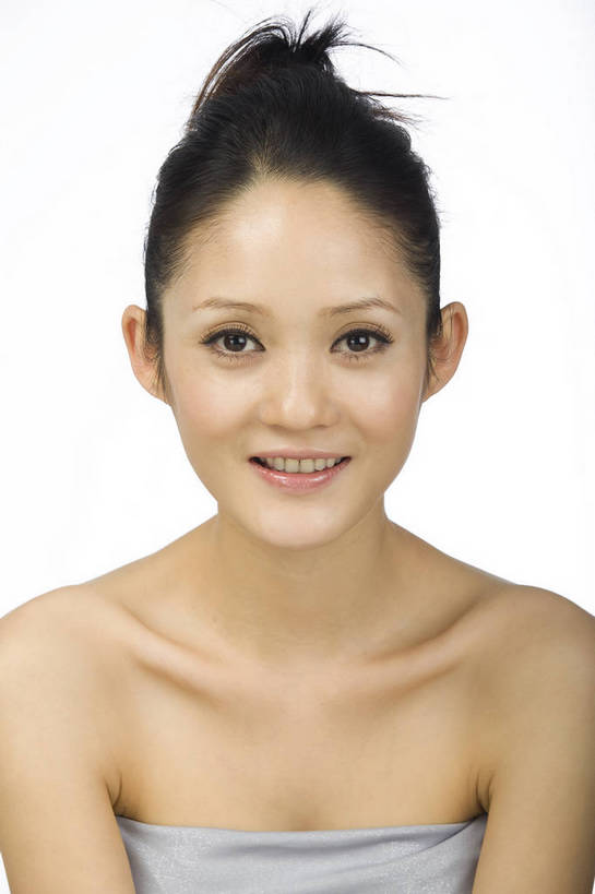 东方人,五官,眼睛,脸颊,头发,一个人,竖图,美容,时尚,北京,中国,仅一个年轻女性,仅一个女性,仅一个人,护肤,黑色,清洁,站着,休闲,健康,舒服,美女,头像,生活方式,皮肤,动作,毛发,年轻女性,女人,女性,中国人,年轻人,愉快,bj174