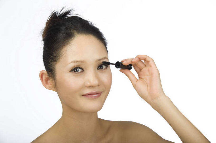 东方人,五官,眼睛,脸颊,手,头发,一个人,横图,化妆,美容,时尚,北京,中国,仅一个年轻女性,仅一个女性,仅一个人,黑色,休闲,健康,舒服,美女,头像,生活方式,皮肤,修饰,睫毛刷,毛发,化妆用品,年轻女性,女人,女性,中国人,年轻人,愉快,bj174