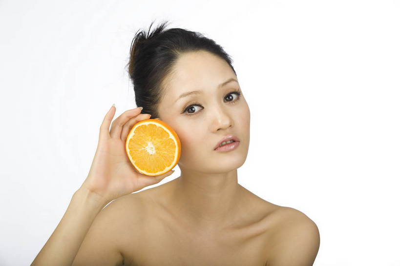 东方人,五官,眼睛,脸颊,手,头发,一个人,横图,化妆,美容,水果,北京,中国,仅一个年轻女性,仅一个女性,仅一个人,护肤,造型,黑色,休闲,健康,舒服,美女,头像,生活方式,皮肤,修饰,毛发,化妆用品,年轻女性,女人,女性,中国人,年轻人,橘子,愉快,bj174