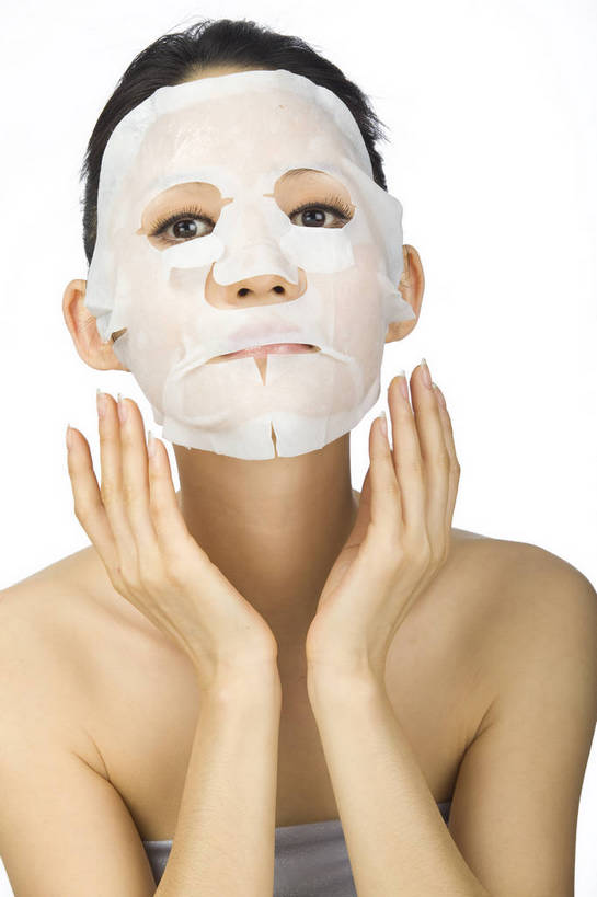 东方人,五官,眼睛,脸颊,手,头发,一个人,竖图,化妆,美容,北京,中国,仅一个年轻女性,仅一个女性,仅一个人,护肤,造型,黑色,休闲,健康,舒服,面膜,美女,头像,生活方式,皮肤,修饰,毛发,化妆用品,年轻女性,女人,女性,中国人,年轻人,愉快,bj174