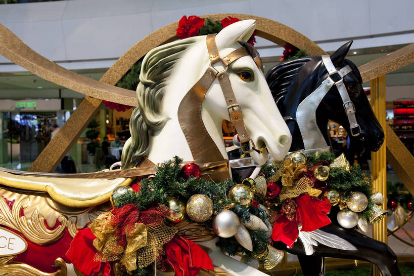 横图,彩色,室内,白天,购物,旅游,度假,名胜古迹,标志建筑,城市,地标,建筑,商场,香港,中国,节日,遗迹,图片,扶梯,圣诞,古迹,文物,娱乐,建设,现代,古建筑,享受,休闲,喜庆,旅游胜地,放松,生活方式,公共设施,文明,气氛,古文明,繁荣,旅行,购物中心,太古广场,bj174