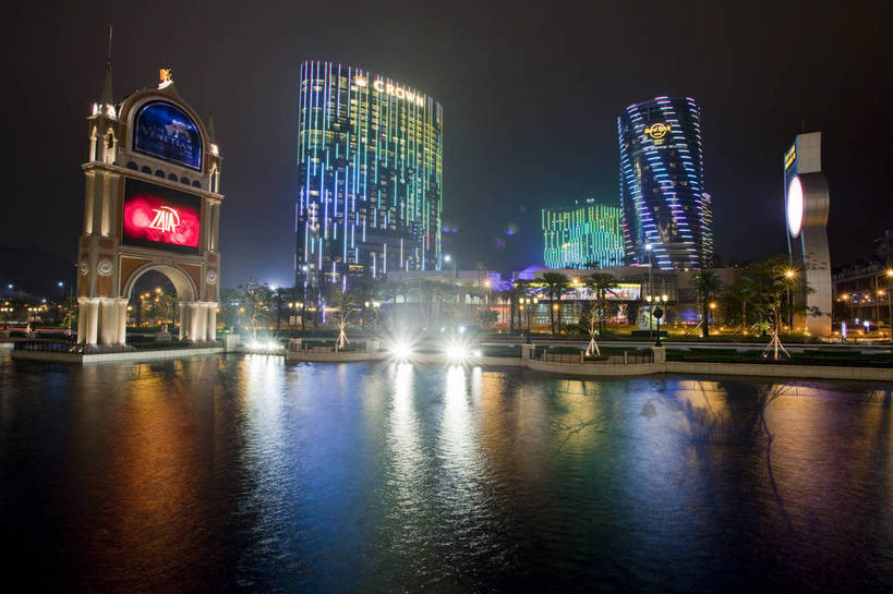 横图,彩色,室外,旅游,度假,名胜古迹,标志建筑,城市,地标,建筑,酒店,夜景,澳门,中国,亚洲,遗迹,图片,建筑群,古迹,文物,娱乐,建设,现代,古建筑,现代建筑,地标建筑,享受,休闲,旅游胜地,放松,都市风光,文明,中国文化,欧式建筑,灯火通明,古文明,东亚,港澳台,中华人民共和国,澳门特别行政区,澳,繁荣,澳门半岛,河,旅行,氹仔岛,凼仔岛,氹仔,凼仔,路环,路环岛,HardRock酒店,澳门HardRock酒店,澳门滚石酒店,澳门硬石酒店,路氹城,路氹金光大道,路氹连贯公路,澳门新濠天地,澳门新濠天地酒店,澳门新濠天地硬石酒店,新濠天地,bj174