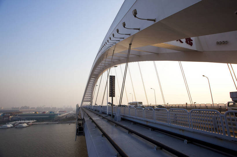 无人,横图,彩色,室外,特写,白天,旅游,度假,名胜古迹,标志建筑,城市,大桥,道路,地标,高速公路,建筑,路,轮船,桥梁,公路,汽车,上海,中国,遗迹,图片,桥,交通,古迹,文物,娱乐,建设,现代,古建筑,黄浦江,现代建筑,拱桥,地标建筑,享受,休闲,卢浦大桥,旅游胜地,放松,摄影,拱形,都市风光,文明,中国文化,古文明,繁荣,马路,旅行,高等级公路,bj174