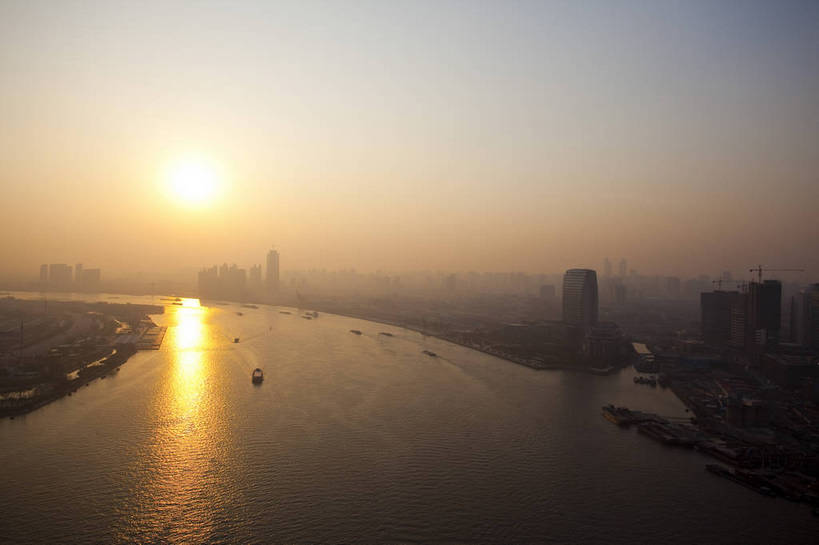 无人,横图,俯视,彩色,室外,白天,旅游,度假,名胜古迹,太阳,标志建筑,城市,地标,建筑,轮船,上海,中国,远眺,遗迹,光影,图片,建筑群,余辉,古迹,文物,娱乐,建设,现代,古建筑,黄浦江,浦东,现代建筑,黄昏,地标建筑,享受,休闲,旅游胜地,放松,摄影,都市风光,文明,中国文化,古文明,繁荣,河,江,旅行,bj174