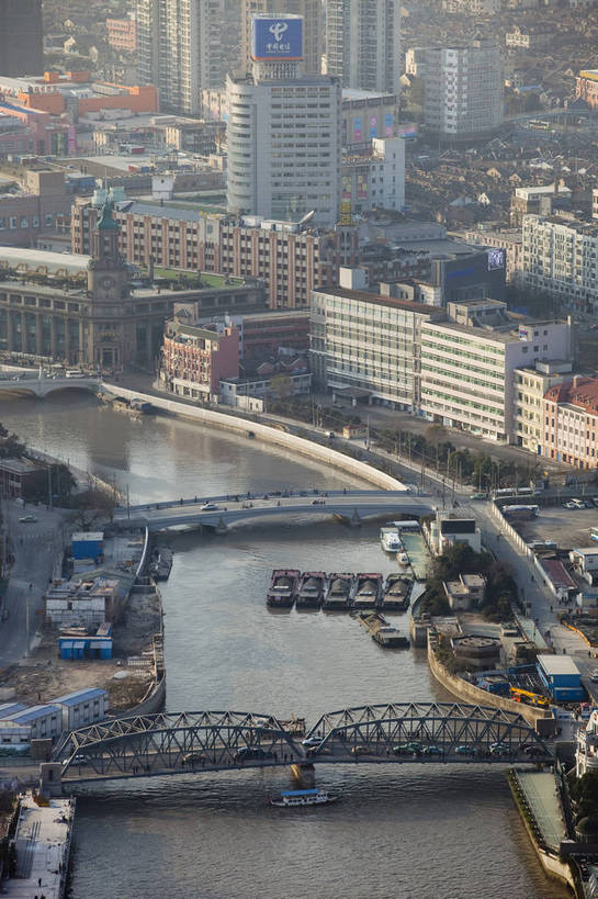 无人,竖图,俯视,彩色,室外,白天,旅游,度假,办公楼,名胜古迹,标志建筑,城市,地标,建筑,上海,中国,遗迹,图片,建筑群,古迹,文物,娱乐,建设,现代,古建筑,现代建筑,地标建筑,外滩,享受,休闲,旅游胜地,摩天大厦,放松,摄影,鸟瞰,都市风光,文明,中国文化,金融中心,浦西,苏州河,外白渡桥,古文明,繁荣,旅行,bj174