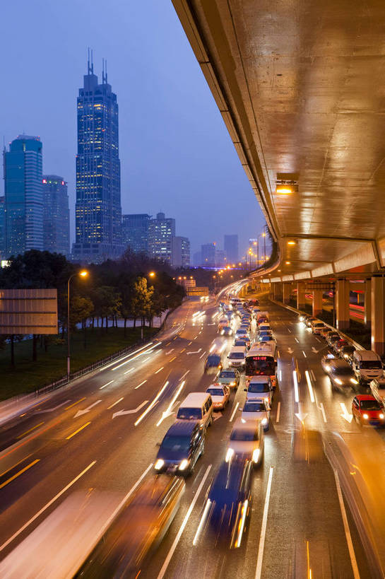 无人,竖图,彩色,室外,旅游,度假,办公楼,名胜古迹,标志建筑,城市,道路,地标,建筑,夜景,上海,中国,遗迹,图片,高架,建筑群,车流,交通,古迹,文物,娱乐,建设,现代,古建筑,现代建筑,地标建筑,享受,休闲,旅游胜地,摩天大厦,放松,摄影,都市风光,文明,中国文化,古文明,延安路,灯火辉煌,繁荣,旅行,快速路,bj174