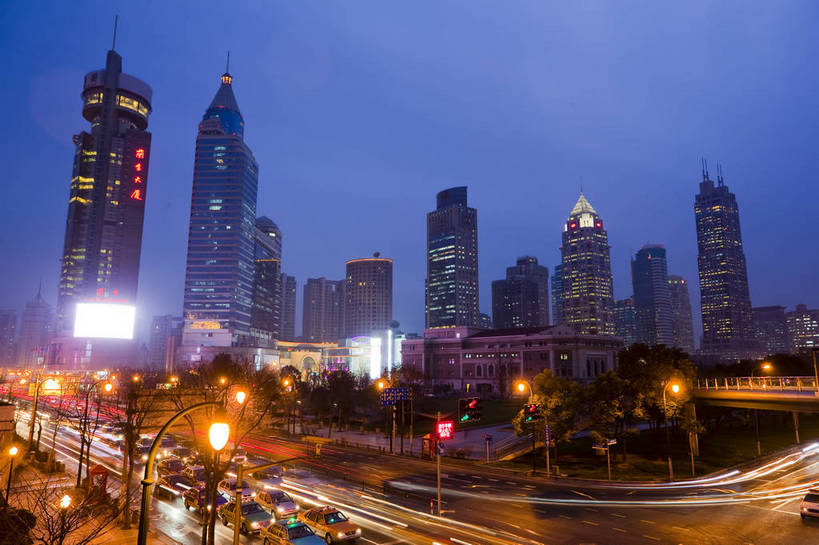 无人,横图,彩色,室外,旅游,度假,办公楼,名胜古迹,标志建筑,城市,道路,地标,建筑,夜景,上海,中国,遗迹,图片,建筑群,车流,交通,古迹,文物,娱乐,建设,现代,古建筑,现代建筑,地标建筑,享受,休闲,旅游胜地,摩天大厦,放松,摄影,都市风光,文明,中国文化,古文明,延安路,灯火辉煌,繁荣,旅行,快速路,bj174