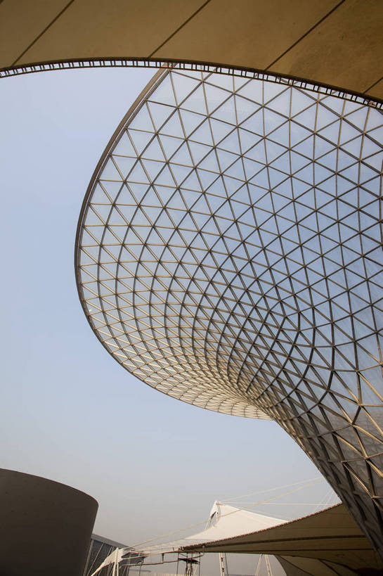 无人,竖图,彩色,室外,特写,白天,旅游,度假,名胜古迹,标志建筑,城市,地标,建筑,上海,中国,遗迹,图片,古迹,文物,娱乐,建设,现代,古建筑,浦东,现代建筑,地标建筑,享受,休闲,上海世博馆,世博馆,世博轴,上海世博会,世博,世博会,旅游胜地,放松,摄影,都市风光,文明,中国文化,古文明,阳光谷,繁荣,旅行,bj174