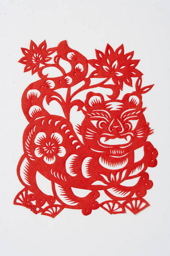 无人,竖图,彩色,特写,白色背景,技术,虎,中国,艺术,图片,文化,传统,红色,动物,剪纸,摄影,生肖,技巧,中国文化,手艺,虎年,技能,技艺,影棚拍摄,妙技,传统文化,bj174