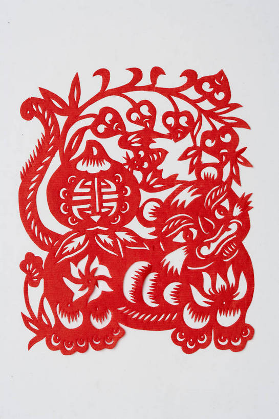 无人,竖图,彩色,特写,白色背景,技术,虎,中国,艺术,图片,文化,传统,红色,动物,剪纸,摄影,生肖,技巧,中国文化,手艺,虎年,技能,技艺,影棚拍摄,妙技,传统文化,bj174