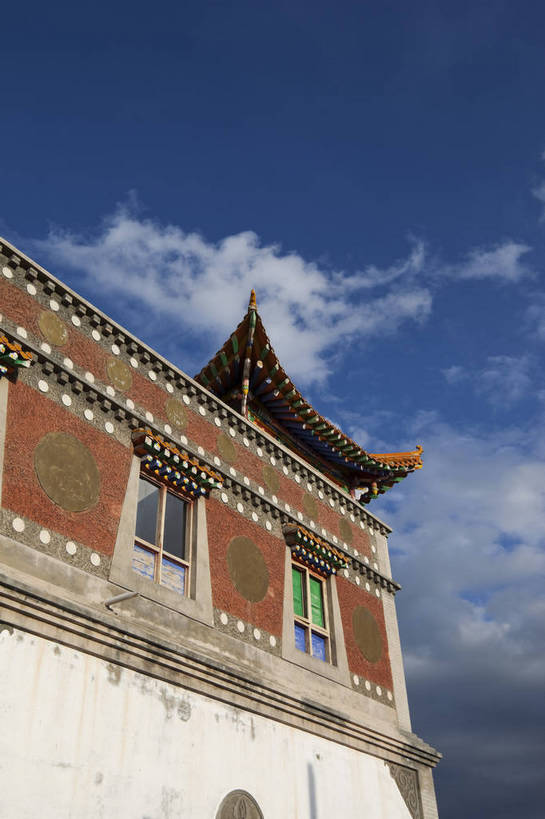 无人,竖图,室外,特写,白天,旅游,度假,名胜古迹,标志建筑,地标,建筑,青海湖,中国,亚洲,遗迹,云,古迹,文物,娱乐,建设,古建筑,蓝天,享受,休闲,旅游胜地,放松,中国文化,古文明,东亚,青海,青海省,中华人民共和国,西北地区,青,咸水湖,旅行,传统文化,二郎剑风景区,bj174