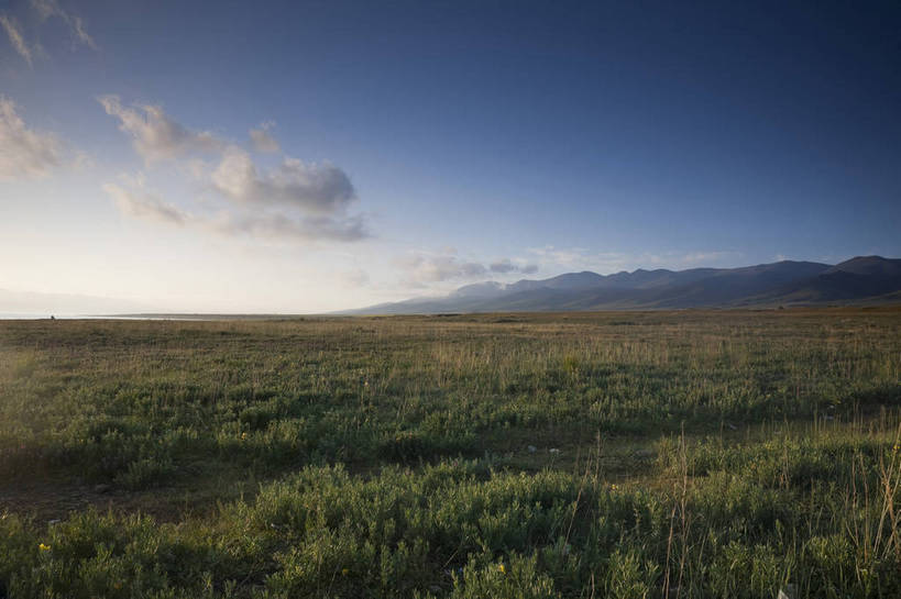 无人,横图,室外,白天,旅游,度假,草地,湖,名胜古迹,田园,标志建筑,地标,建筑,青海湖,中国,亚洲,遗迹,田野,云,古迹,文物,娱乐,建设,古建筑,蓝天,自然,平原,享受,休闲,旅游胜地,放松,风光,古文明,东亚,青海,青海省,中华人民共和国,西北地区,青,咸水湖,旅行,二郎剑风景区,bj174