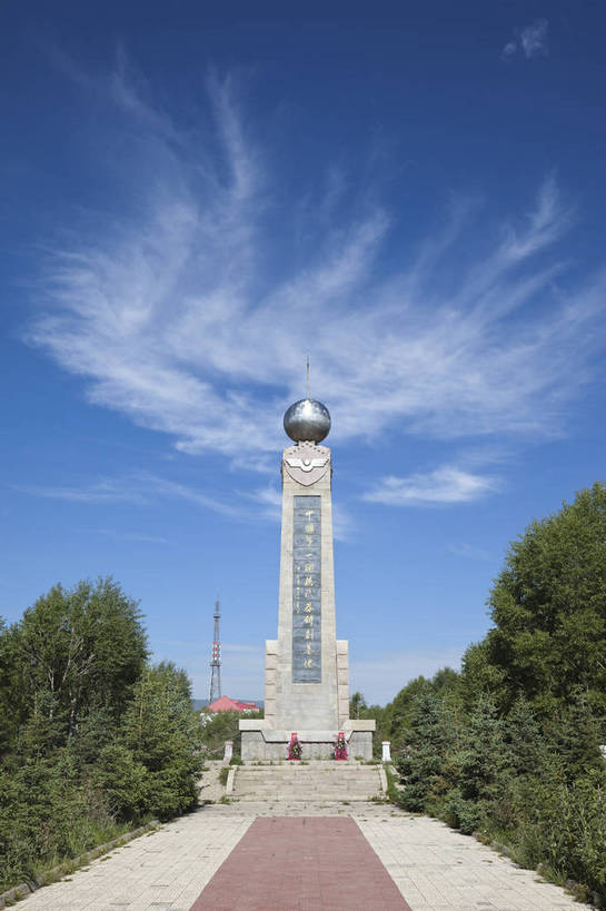 无人,广场,竖图,室外,白天,旅游,度假,名胜古迹,标志建筑,城市,地标,建筑,雕塑,遗迹,景观,纪念碑,古迹,文物,娱乐,建设,古建筑,天空,石碑,享受,休闲,旅游胜地,放松,中国文化,古文明,青海,原子城,旅行,传统文化,bj174