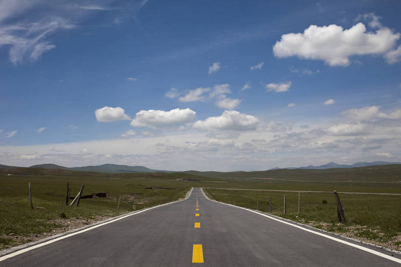 无人,横图,室外,白天,旅游,度假,草地,名胜古迹,田园,标志建筑,道路,地标,建筑,公路,遗迹,田野,云,古迹,文物,娱乐,建设,古建筑,蓝天,自然,平原,享受,休闲,旅游胜地,放松,风光,古文明,青海,原子城,旅行,bj174