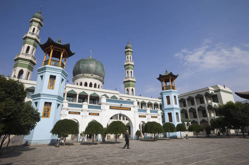 寺庙,横图,室外,白天,旅游,度假,名胜古迹,标志建筑,地标,建筑,遗迹,古迹,文物,娱乐,建设,古建筑,历史建筑,享受,休闲,旅游胜地,放松,宗教,中国文化,古文明,青海,西宁,东关清真大寺,旅行,传统文化,bj174