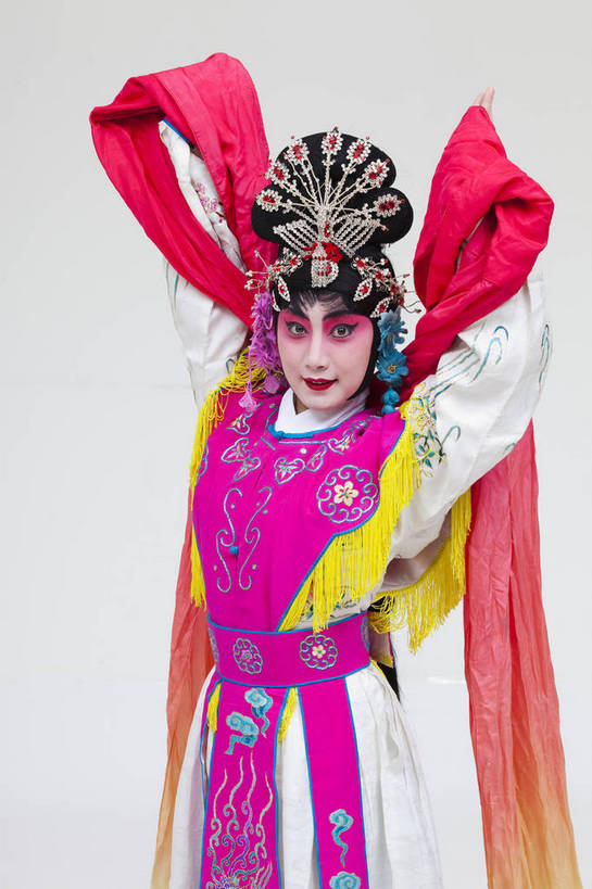 一个人,演员,竖图,彩色,白色背景,正面,化妆,北京,中国,亚洲,仅一个人,表演,艺术,造型,鲜艳,头饰,图片,注视,文化,脸谱,观察,看,站着,表情,竖,姿势,摄影,服饰,观看,动作,察看,关注,中国文化,戏剧,民族服饰,演出服,京剧,东亚,戏曲,国粹,青衣,女人,中国人,年轻人,半身,影棚拍摄,化装,中国戏曲,旦角,传统文化,天女,舞台妆,旦,角色,正旦,bj174