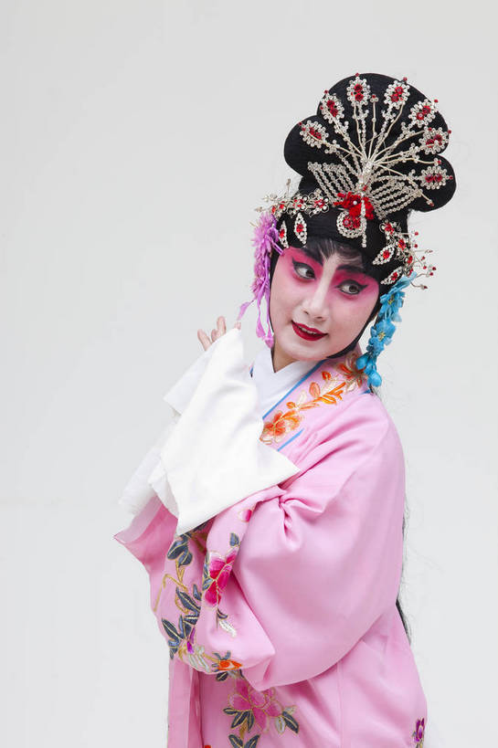一个人,演员,竖图,彩色,白色背景,正面,化妆,北京,中国,亚洲,仅一个人,表演,艺术,造型,鲜艳,头饰,图片,注视,文化,脸谱,观察,看,站着,表情,竖,姿势,摄影,服饰,观看,动作,察看,关注,中国文化,戏剧,民族服饰,演出服,京剧,东亚,国粹,貂蝉,青衣,女人,中国人,年轻人,半身,影棚拍摄,化装,中国戏曲,传统文化,舞台妆,bj174