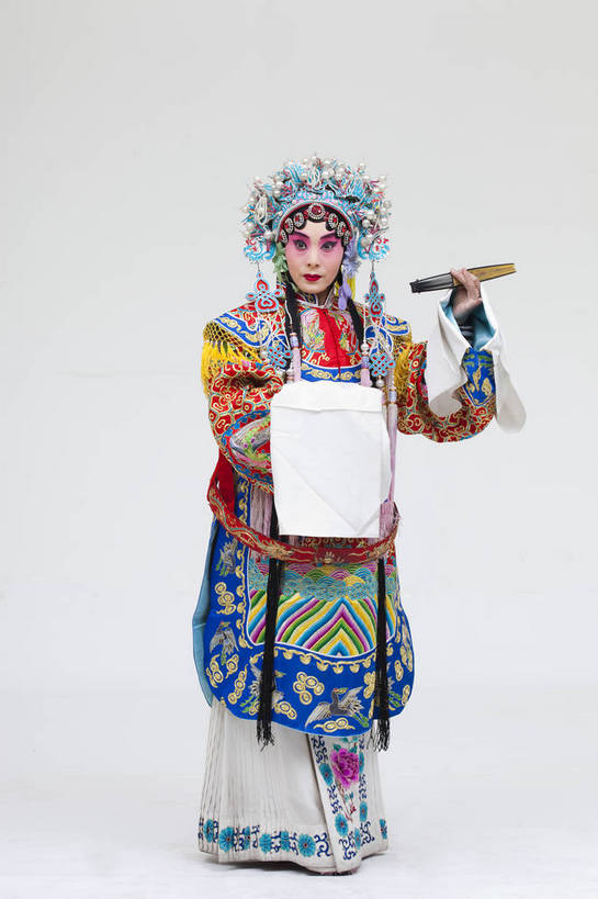 一个人,演员,竖图,彩色,白色背景,正面,化妆,北京,中国,亚洲,仅一个人,表演,艺术,造型,鲜艳,头饰,图片,注视,文化,脸谱,观察,看,站着,表情,竖,姿势,摄影,服饰,观看,动作,察看,关注,中国文化,戏剧,民族服饰,演出服,京剧,东亚,国粹,杨贵妃,青衣,女人,中国人,年轻人,全身,影棚拍摄,化装,中国戏曲,传统文化,舞台妆,bj174