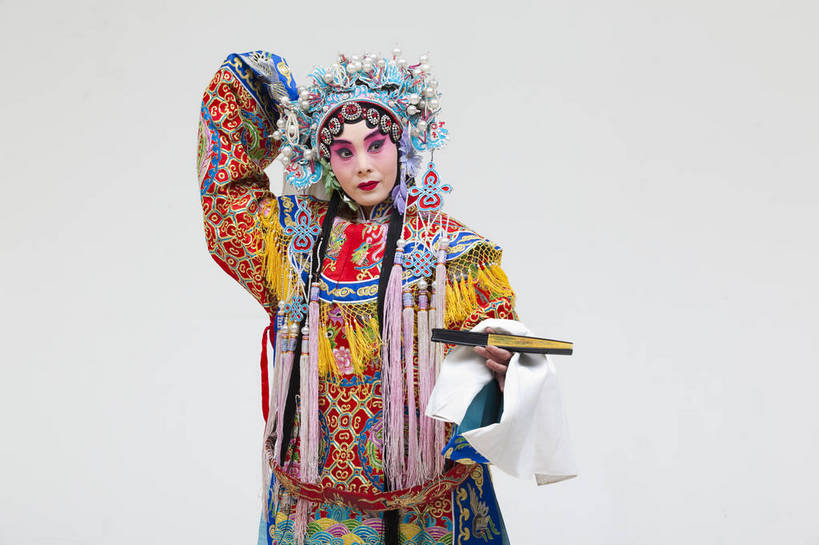 一个人,演员,横图,彩色,白色背景,正面,化妆,北京,中国,亚洲,仅一个人,表演,艺术,造型,鲜艳,头饰,图片,注视,文化,脸谱,观察,看,站着,表情,姿势,摄影,服饰,观看,动作,察看,关注,中国文化,戏剧,民族服饰,演出服,京剧,东亚,国粹,杨贵妃,青衣,女人,中国人,年轻人,半身,影棚拍摄,化装,中国戏曲,传统文化,舞台妆,bj174