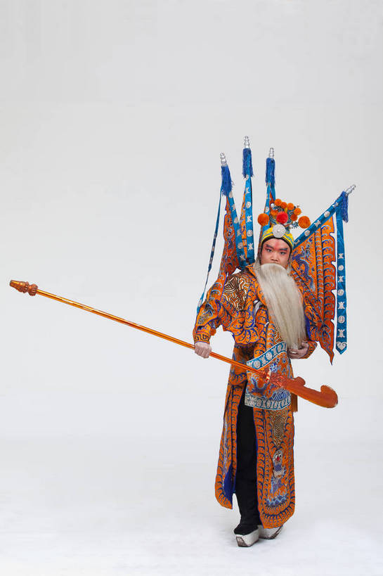 中年人,一个人,演员,竖图,彩色,白色背景,正面,化妆,北京,中国,亚洲,仅一个人,表演,艺术,造型,鲜艳,头饰,图片,注视,文化,脸谱,观察,看,站着,表情,竖,姿势,摄影,服饰,观看,动作,察看,关注,中国文化,戏剧,民族服饰,演出服,京剧,东亚,戏曲,国粹,男人,中国人,全身,影棚拍摄,化装,中国戏曲,传统文化,黄忠,舞台妆,角色,老生,须生,正生,bj174