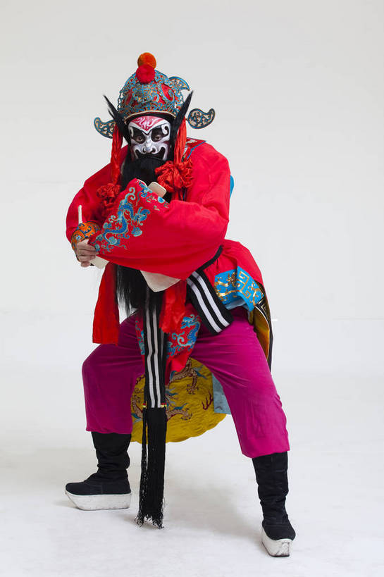 中年人,一个人,演员,竖图,彩色,白色背景,正面,化妆,北京,中国,亚洲,仅一个人,表演,艺术,造型,鲜艳,头饰,图片,注视,文化,脸谱,观察,看,站着,表情,竖,姿势,摄影,服饰,观看,动作,察看,关注,中国文化,戏剧,民族服饰,演出服,京剧,东亚,戏曲,国粹,钟馗,男人,中国人,全身,影棚拍摄,化装,中国戏曲,传统文化,舞台妆,角色,花脸,净,bj174