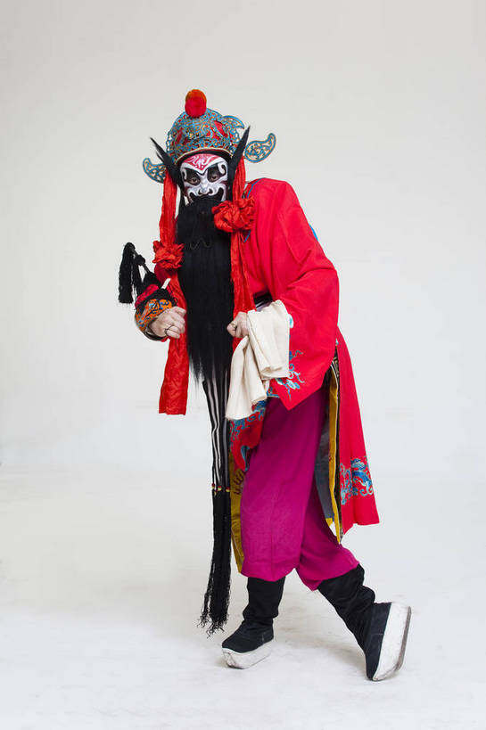 中年人,一个人,演员,竖图,彩色,白色背景,正面,化妆,北京,中国,亚洲,仅一个人,表演,艺术,造型,鲜艳,头饰,图片,注视,文化,脸谱,观察,看,站着,表情,竖,姿势,摄影,服饰,观看,动作,察看,关注,中国文化,戏剧,民族服饰,演出服,京剧,东亚,戏曲,国粹,钟馗,男人,中国人,全身,影棚拍摄,化装,中国戏曲,传统文化,舞台妆,角色,花脸,净,bj174