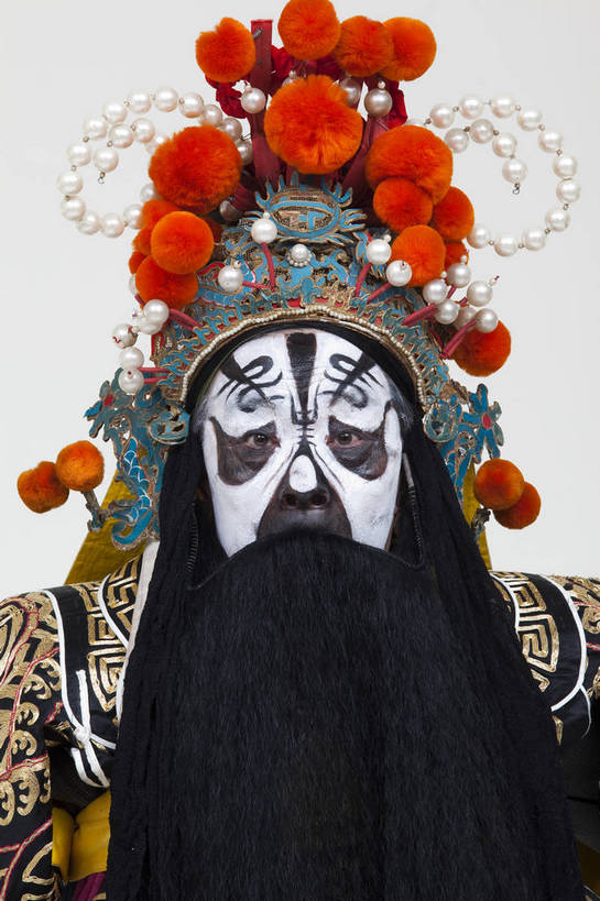 中年人,一个人,演员,竖图,彩色,白色背景,正面,化妆,北京,中国,亚洲,仅一个人,表演,艺术,造型,鲜艳,头饰,图片,注视,文化,脸谱,观察,看,站着,表情,竖,姿势,摄影,服饰,头像,观看,动作,察看,关注,中国文化,戏剧,民族服饰,演出服,京剧,东亚,戏曲,国粹,军事家,男人,中国人,影棚拍摄,化装,西楚霸王,项籍,项羽,中国戏曲,传统文化,舞台妆,角色,花脸,净,bj174