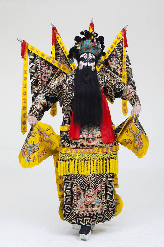 中年人,一个人,演员,竖图,彩色,白色背景,正面,化妆,北京,中国,亚洲,仅一个人,表演,艺术,造型,鲜艳,头饰,图片,注视,文化,脸谱,观察,看,站着,表情,竖,姿势,摄影,服饰,观看,动作,察看,关注,中国文化,戏剧,民族服饰,演出服,京剧,东亚,戏曲,国粹,男人,中国人,全身,影棚拍摄,化装,张飞,中国戏曲,传统文化,舞台妆,角色,花脸,净,bj174