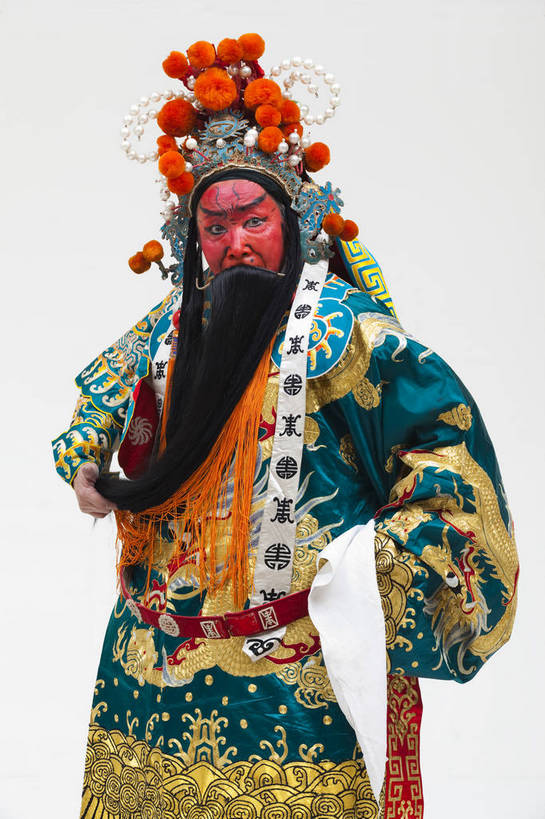 中年人,一个人,演员,竖图,彩色,白色背景,正面,化妆,北京,中国,亚洲,仅一个人,表演,艺术,造型,鲜艳,头饰,图片,注视,文化,脸谱,观察,看,站着,表情,竖,姿势,摄影,服饰,观看,动作,察看,关注,中国文化,戏剧,民族服饰,演出服,京剧,东亚,戏曲,国粹,关公,男人,中国人,半身,影棚拍摄,化装,中国戏曲,传统文化,舞台妆,角色,花脸,净,老生,须生,正生,bj174