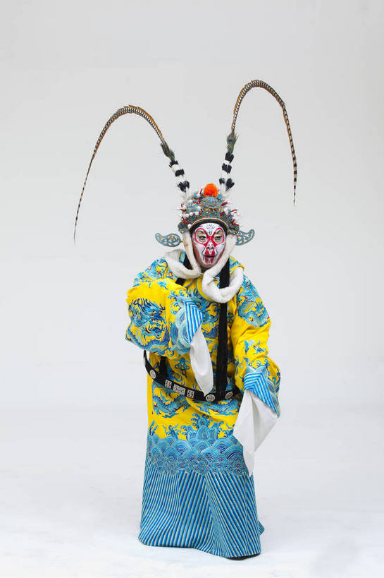 中年人,一个人,演员,竖图,彩色,白色背景,正面,化妆,北京,中国,亚洲,仅一个人,表演,艺术,造型,鲜艳,头饰,图片,注视,文化,脸谱,观察,看,站着,表情,竖,姿势,摄影,服饰,观看,动作,察看,关注,中国文化,戏剧,民族服饰,演出服,京剧,东亚,国粹,美猴王,男人,中国人,全身,影棚拍摄,化装,中国戏曲,武生,传统文化,舞台妆,bj174
