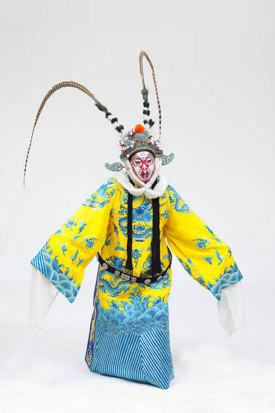 中年人,一个人,演员,竖图,彩色,白色背景,正面,化妆,北京,中国,亚洲,仅一个人,表演,艺术,造型,鲜艳,头饰,图片,注视,文化,脸谱,观察,看,站着,表情,竖,姿势,摄影,服饰,观看,动作,察看,关注,中国文化,戏剧,民族服饰,演出服,京剧,东亚,国粹,美猴王,男人,中国人,全身,影棚拍摄,化装,中国戏曲,武生,传统文化,舞台妆,bj174