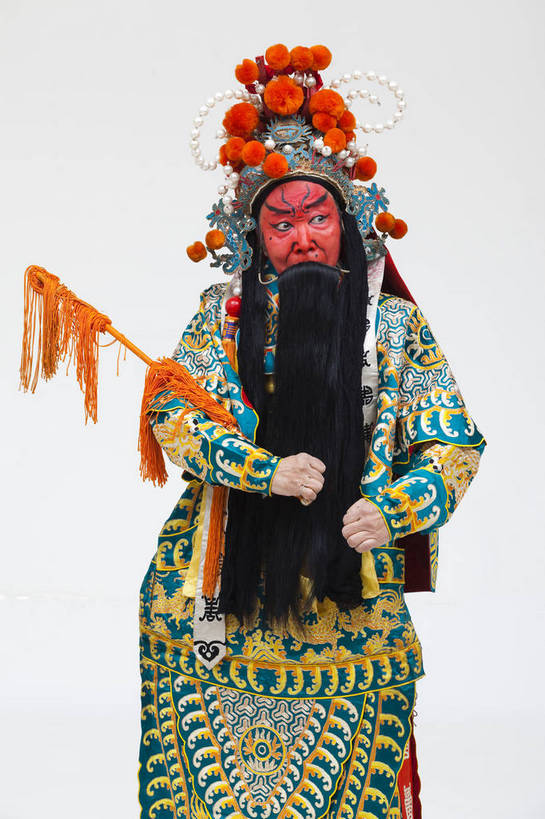中年人,一个人,演员,竖图,彩色,白色背景,正面,化妆,北京,中国,亚洲,仅一个人,表演,艺术,造型,鲜艳,头饰,图片,注视,文化,脸谱,观察,看,站着,表情,竖,姿势,摄影,服饰,观看,动作,察看,关注,中国文化,戏剧,民族服饰,演出服,京剧,东亚,国粹,美猴王,男人,中国人,半身,影棚拍摄,化装,中国戏曲,武生,传统文化,舞台妆,bj174