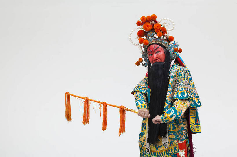 中年人,一个人,演员,横图,彩色,白色背景,正面,化妆,北京,中国,亚洲,仅一个人,表演,艺术,造型,鲜艳,头饰,图片,注视,文化,脸谱,观察,看,站着,表情,姿势,摄影,服饰,观看,动作,察看,关注,中国文化,戏剧,民族服饰,演出服,京剧,东亚,国粹,美猴王,男人,中国人,半身,影棚拍摄,化装,中国戏曲,武生,传统文化,舞台妆,bj174