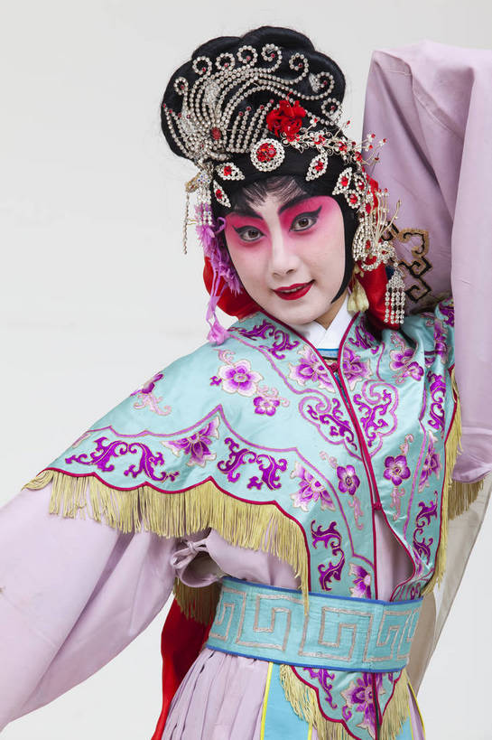 一个人,演员,竖图,彩色,白色背景,正面,化妆,北京,中国,亚洲,仅一个人,表演,艺术,造型,鲜艳,头饰,图片,注视,文化,脸谱,观察,看,站着,表情,竖,姿势,摄影,服饰,观看,动作,察看,关注,中国文化,戏剧,民族服饰,演出服,京剧,东亚,国粹,花旦,女人,中国人,年轻人,半身,影棚拍摄,化装,中国戏曲,传统文化,舞台妆,bj174