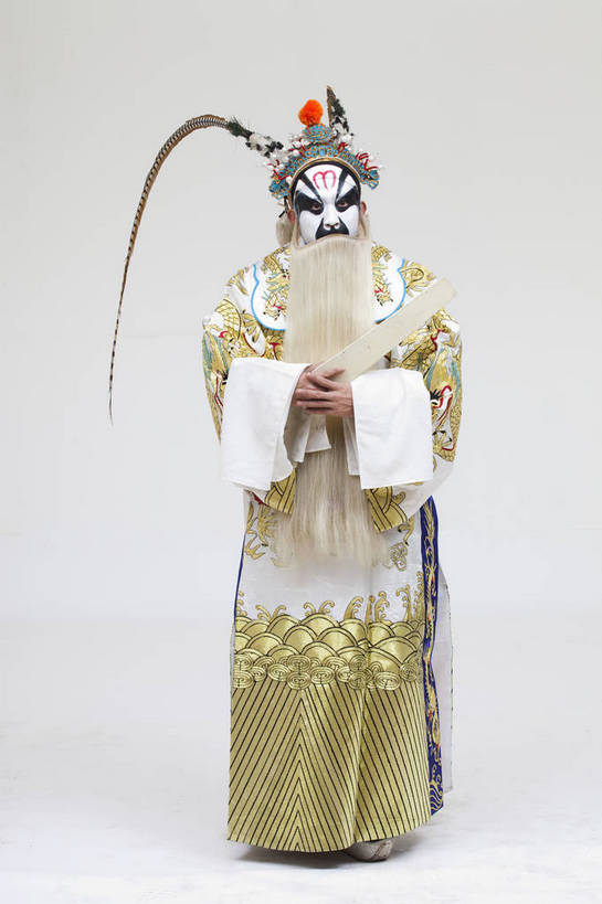 中年人,一个人,演员,竖图,彩色,白色背景,正面,化妆,北京,中国,亚洲,仅一个人,表演,神话,艺术,造型,鲜艳,头饰,图片,注视,文化,脸谱,观察,看,站着,表情,竖,姿势,摄影,龙王,服饰,观看,动作,神仙,察看,关注,中国文化,戏剧,传说,民族服饰,演出服,京剧,东亚,戏曲,国粹,中国神话,男人,中国人,全身,影棚拍摄,化装,中国戏曲,传统文化,舞台妆,角色,花脸,净,bj174